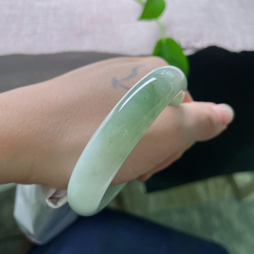 55.5/12.6/7.2，油青正圈，水润，细腻，优雅，贵气，一点棉线，ss53354a