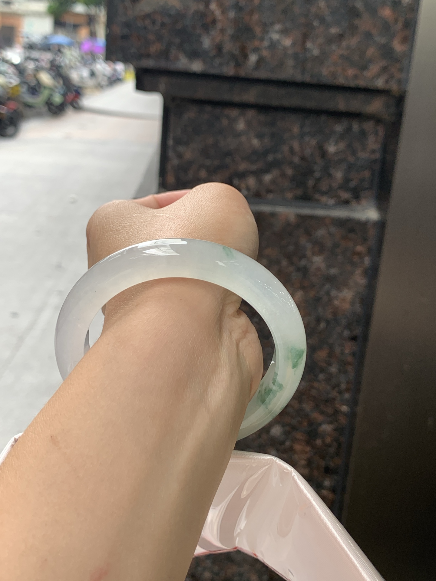 冰飘花正圈 56-11-9.2 0530-N853 打灯棉纹，底妆冰透起光，蓝绿花灵动飘逸，勾勒出一幅唯美诗意的山水意境画，古典优雅又秀气
