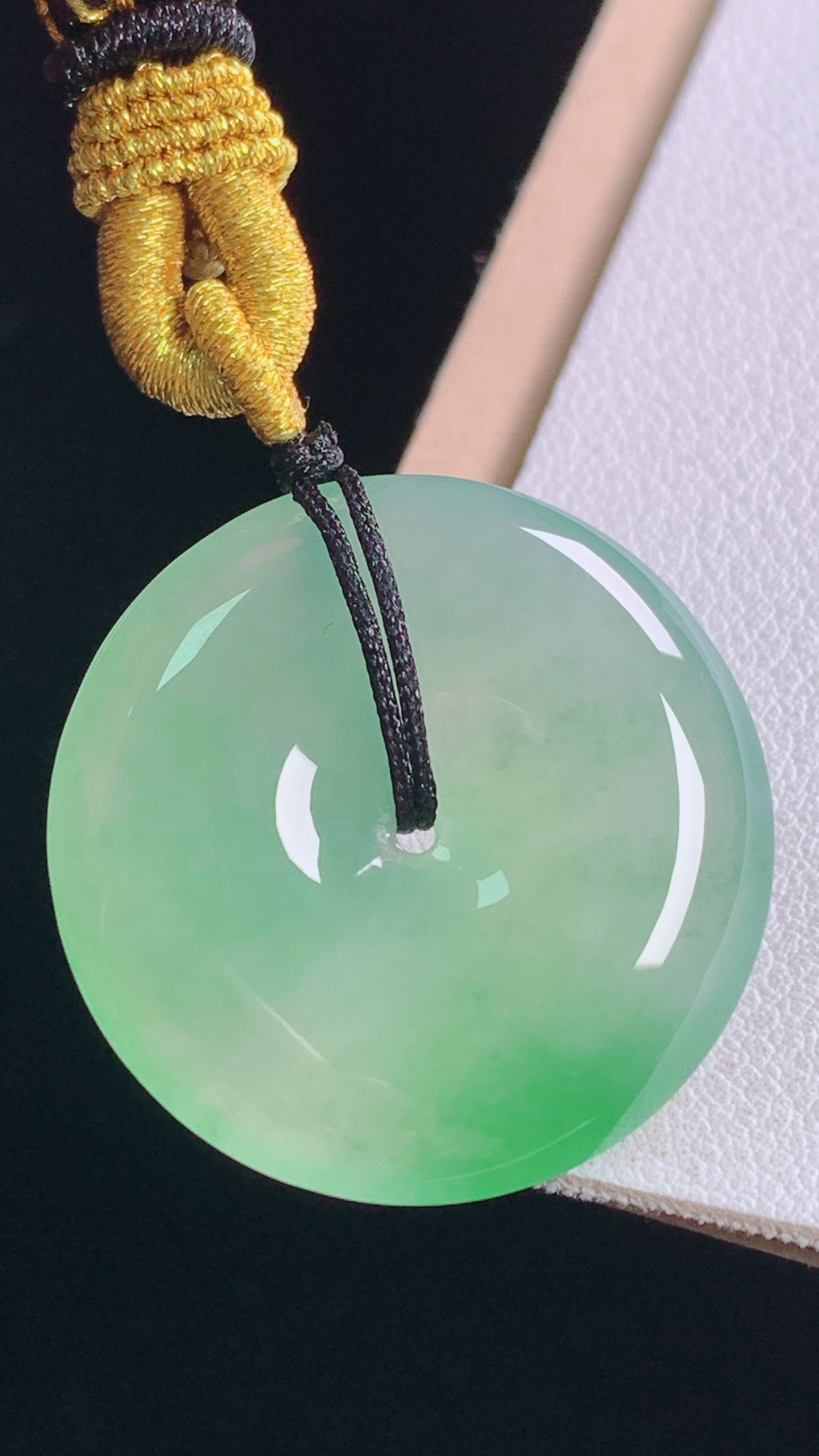️冰晴平安扣种色兼备，底子细腻，无裂尺寸:28.1-5.4mm 26