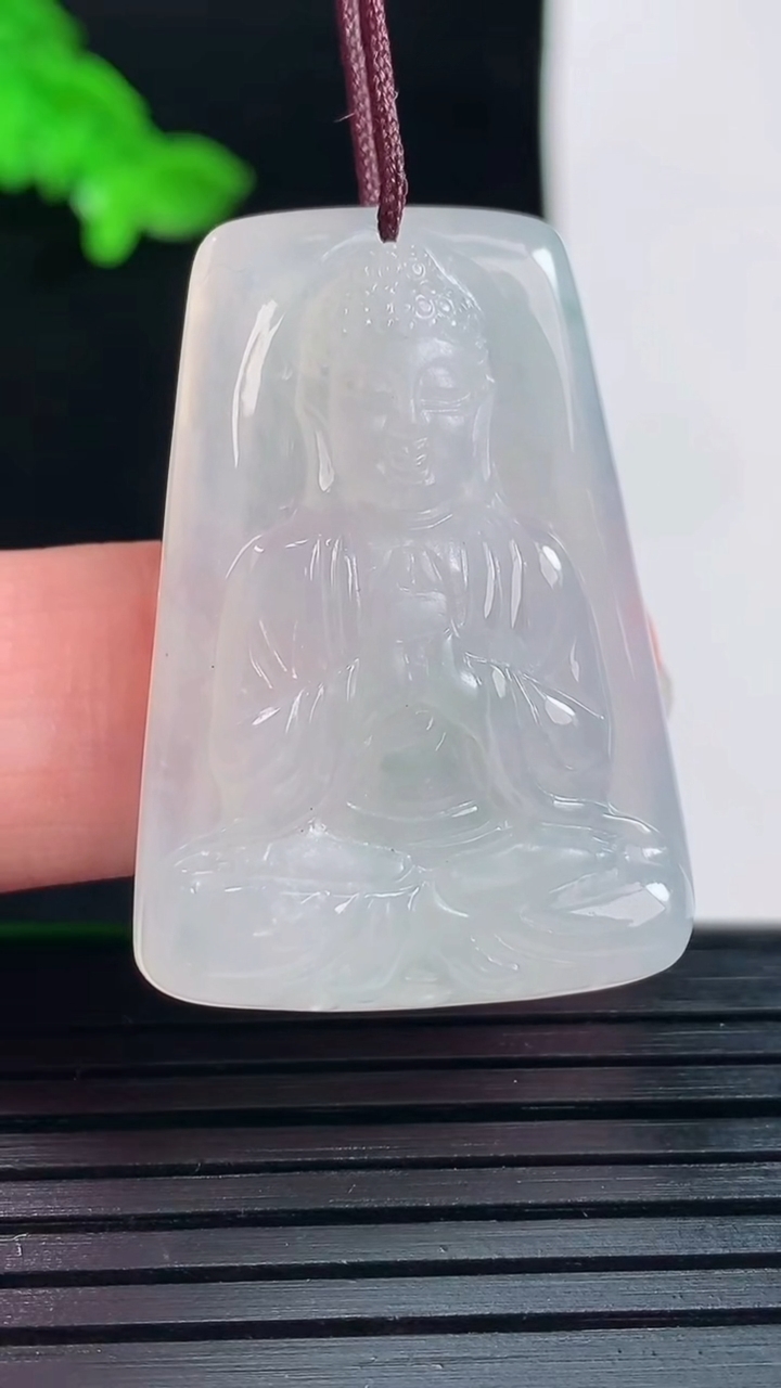天然A货翡翠飘花大日如来佛吊坠，尺寸3424-5.8重量:8.58g
6月1日