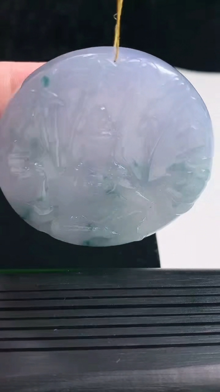 天然A货翡翠紫罗兰 飘花观音菩萨吊坠，尺寸52.5-9重量:56.40g
6月1日