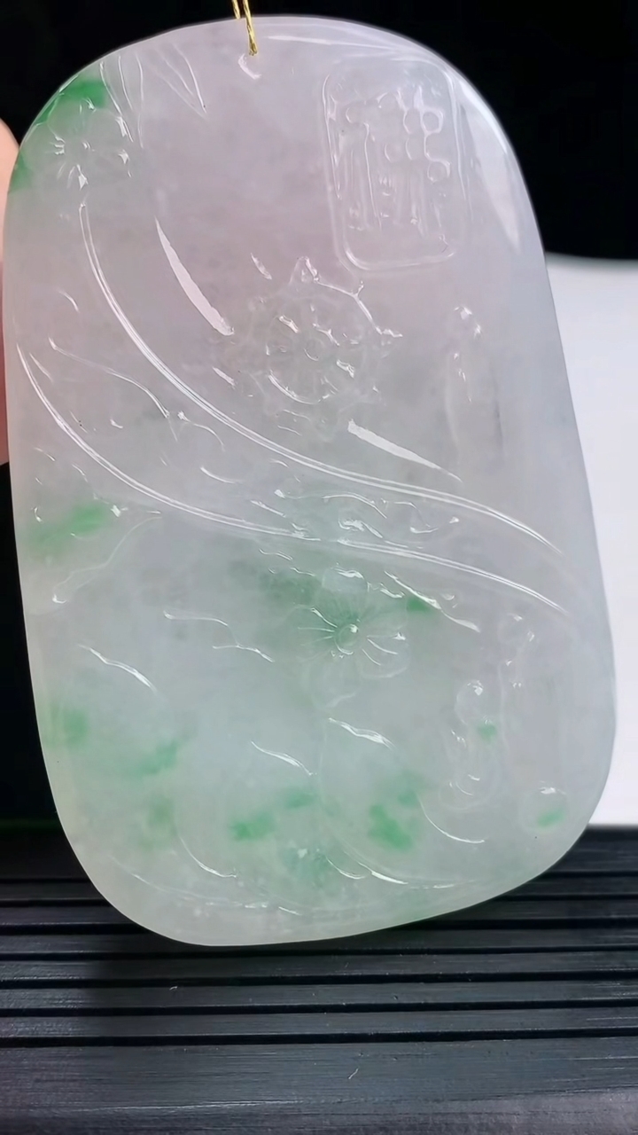 天然A货翡翠普贤菩萨吊坠，尺寸72-46.6-8重量:57.15g
6月1日