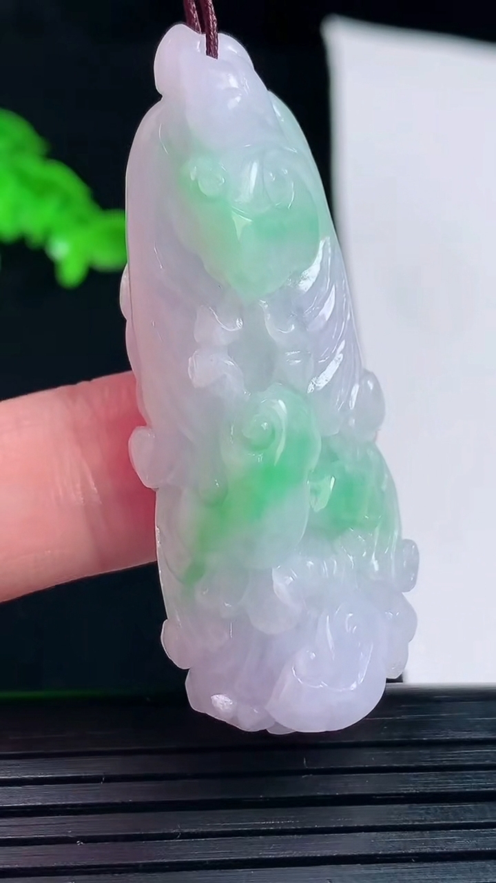 天然A货翡翠春带彩 紫罗兰白菜吊坠，尺寸51-20.5-11重量:17.20g
6月1日