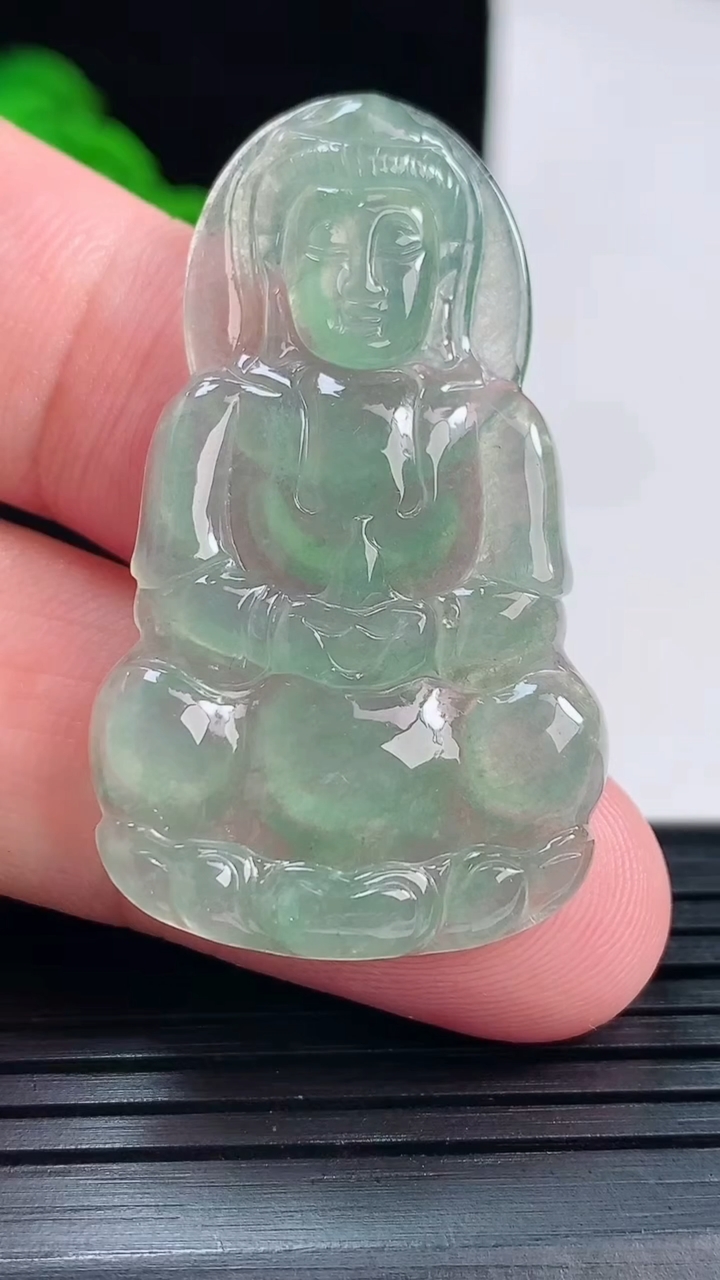 天然A货翡翠正装观音吊坠，尺寸42.5-25-2.8重量:6.34g
6月1日