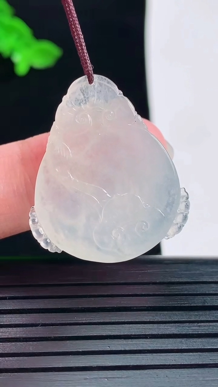 天然A货翡翠龙牌吊坠，尺寸29-25-4重量:5.04g
6月1日