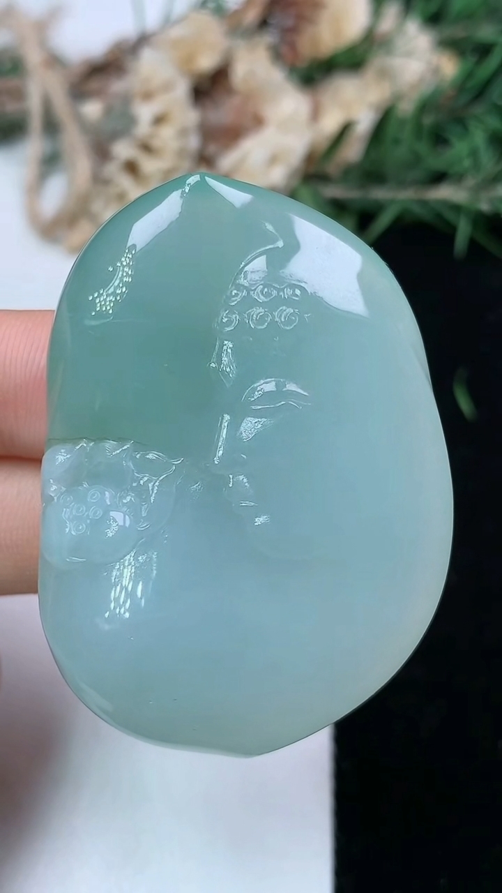 天然A货翡翠佛头吊坠，尺寸47-34-9，重量:31.81g
6月1日