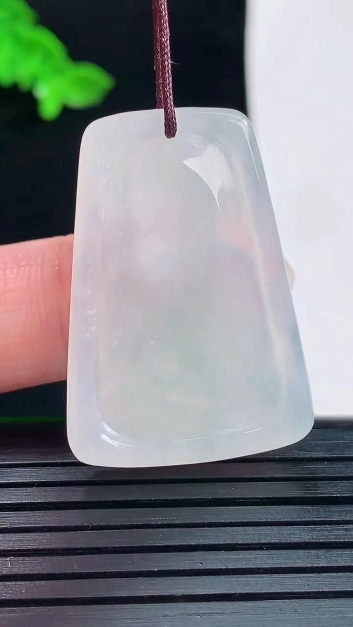 天然A货翡翠飘花大日如来佛吊坠，尺寸3424-5.8重量:8.58g
6月1日