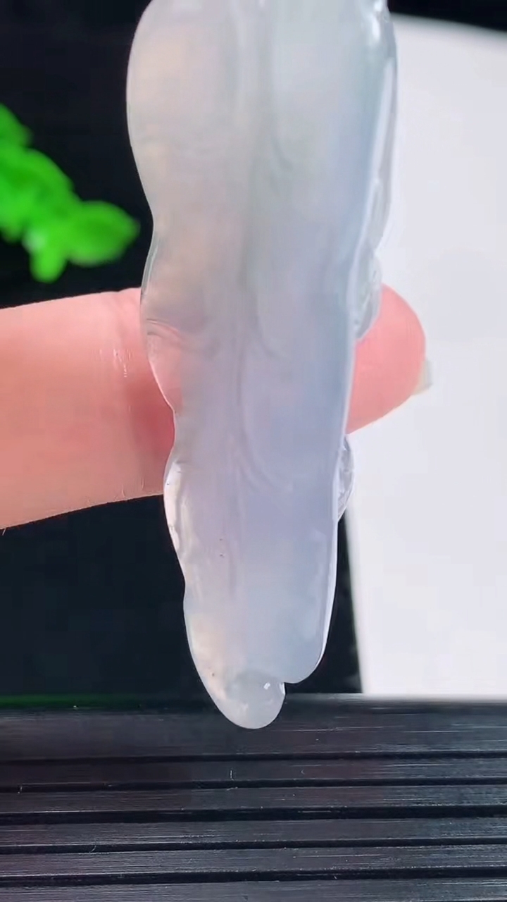 天然A货翡翠紫罗兰貔貅吊坠，尺寸53-20-13重量:15.89g
6月1日