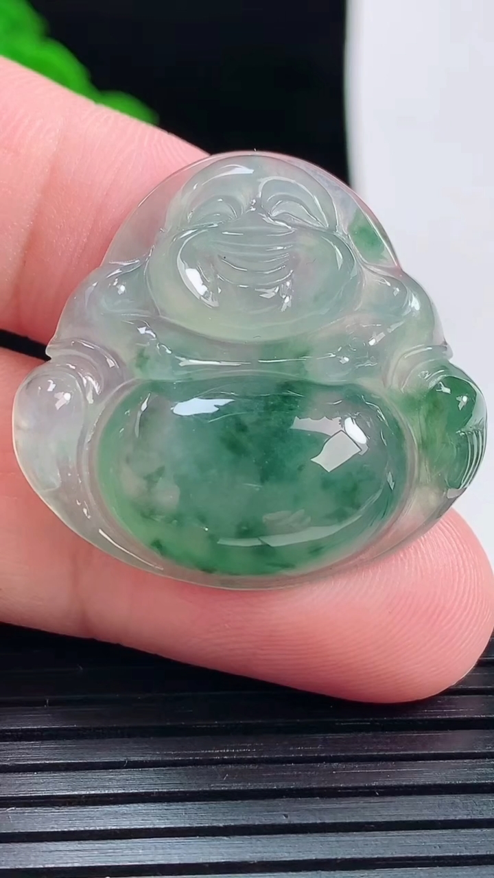 天然A货翡翠飘花佛公吊坠，尺寸29-31-6.5重量:8.31g
6月1日