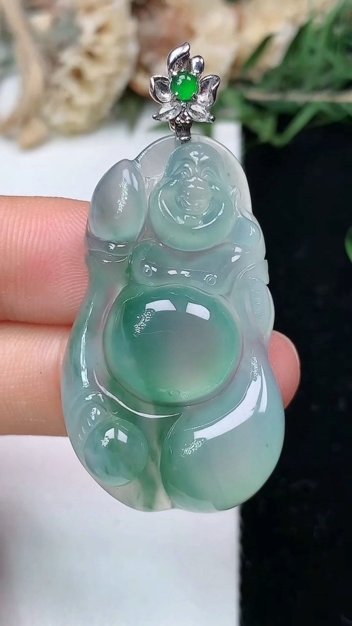 天然A货翡翠布袋佛吊坠，尺寸37.9-22.8-6.6，重量:9.50g
6月1日
