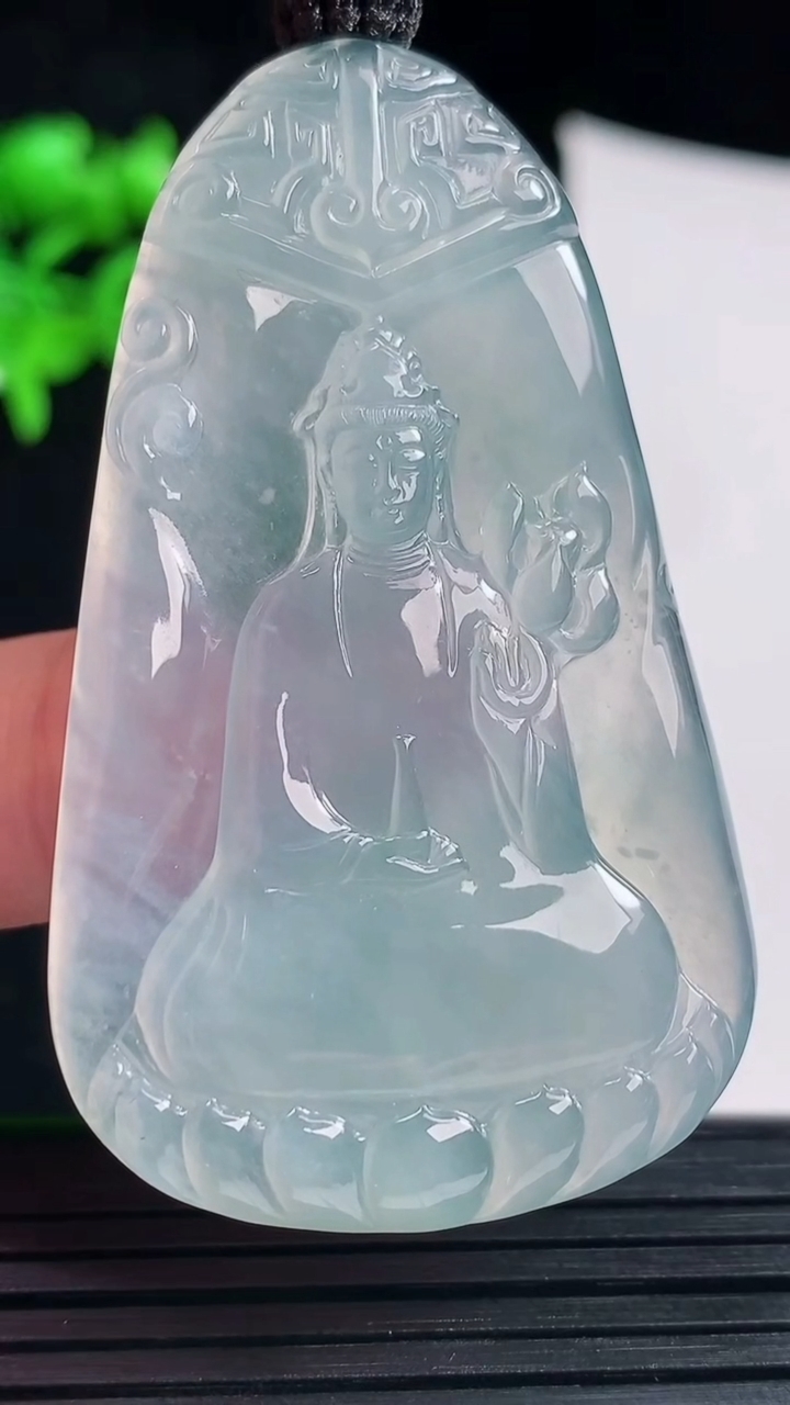 天然A货翡翠种飘花大势至菩萨吊坠，尺寸55-34-5重量:24.36g
6月1日