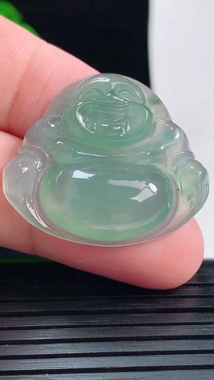 天然A货翡翠佛公吊坠，尺寸28.5-32.6-7重量:8.89g
6月1日