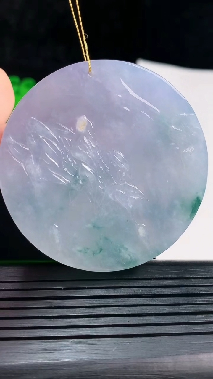 天然A货翡翠紫罗兰 飘花观音菩萨吊坠，尺寸52.5-9重量:56.40g
6月1日