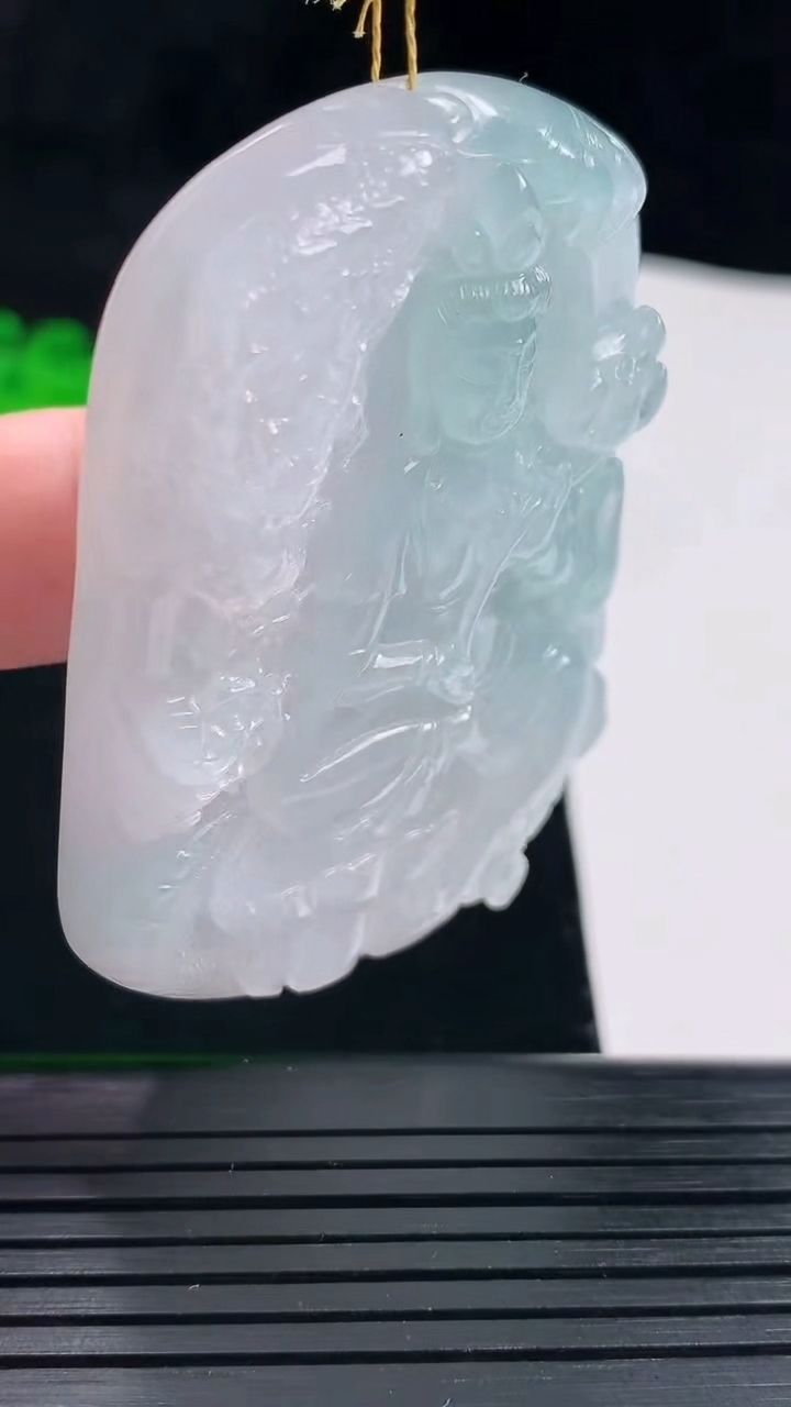 天然A货翡翠飘花祥龙大势至菩萨吊坠，尺寸61-42-10重量:52.11g
6月1日
