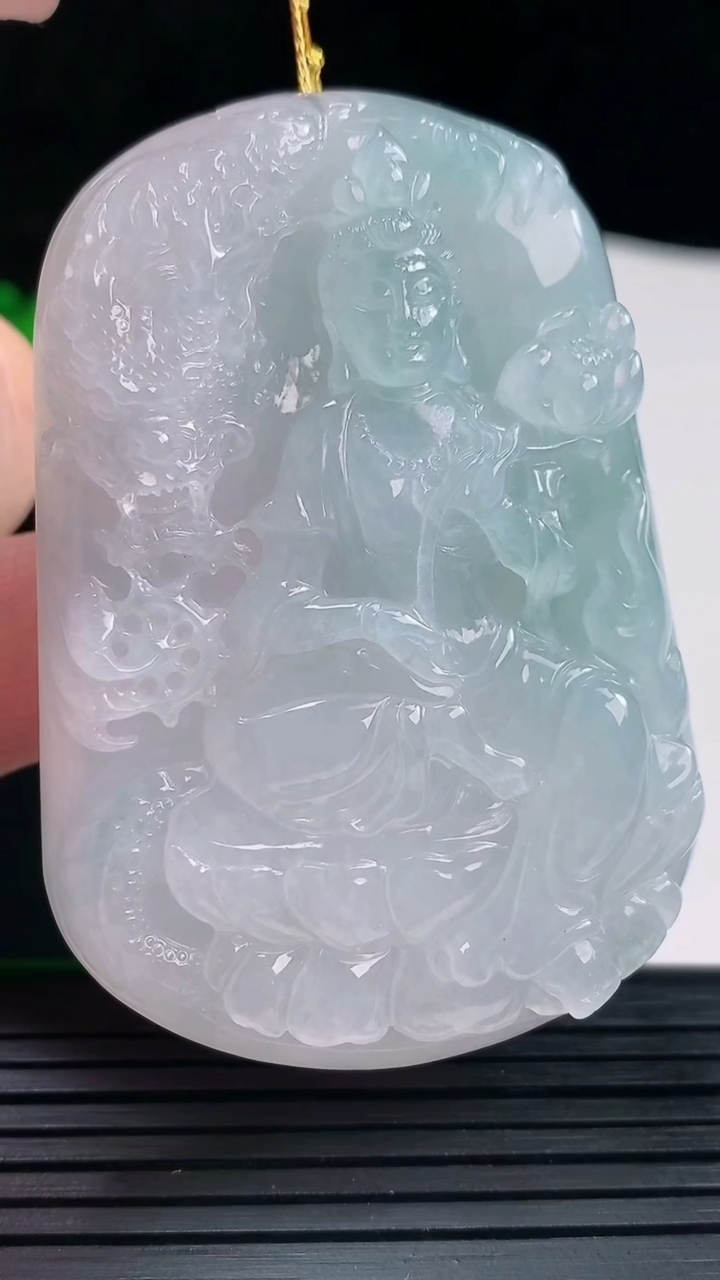天然A货翡翠飘花祥龙大势至菩萨吊坠，尺寸61-42-10重量:52.11g
6月1日