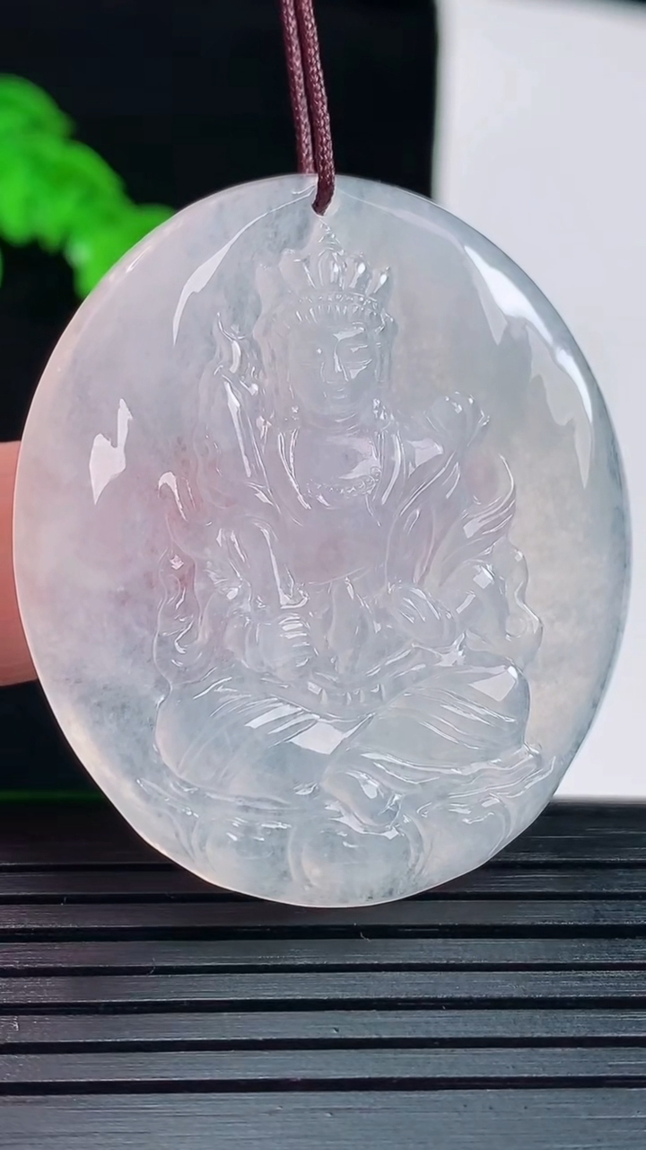 天然A货翡翠虚空藏菩萨吊坠，尺寸43.6-37.5-4.2重量:14.46g
6月1日