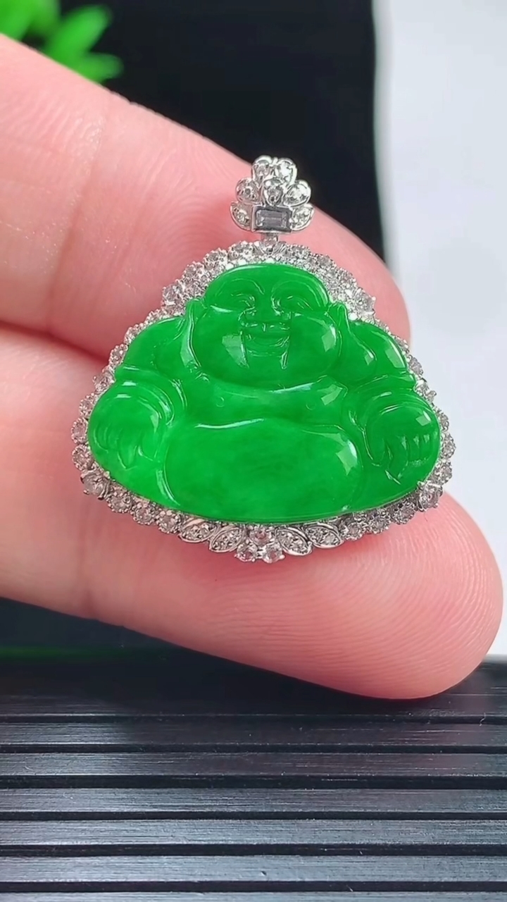 天然A货翡翠佛公吊坠，尺寸26.3-24.5-5.6，裸石16.5-22重量:3.13g
6月1日
