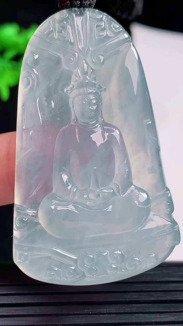 天然A货翡翠种飘花素衣观音吊坠，尺寸53-33.5-5重量:23.36g
6月1日