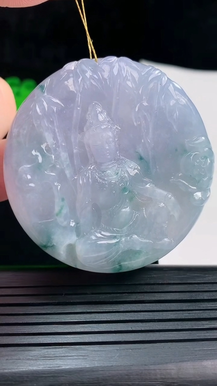 天然A货翡翠紫罗兰 飘花观音菩萨吊坠，尺寸52.5-9重量:56.40g
6月1日