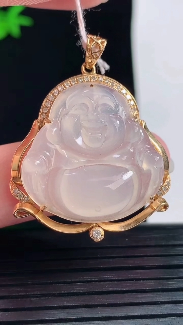 天然A货翡翠种白冰佛公吊坠，尺寸35.6-29.2-8，裸石24-24.5重量:7.17g
6月1日