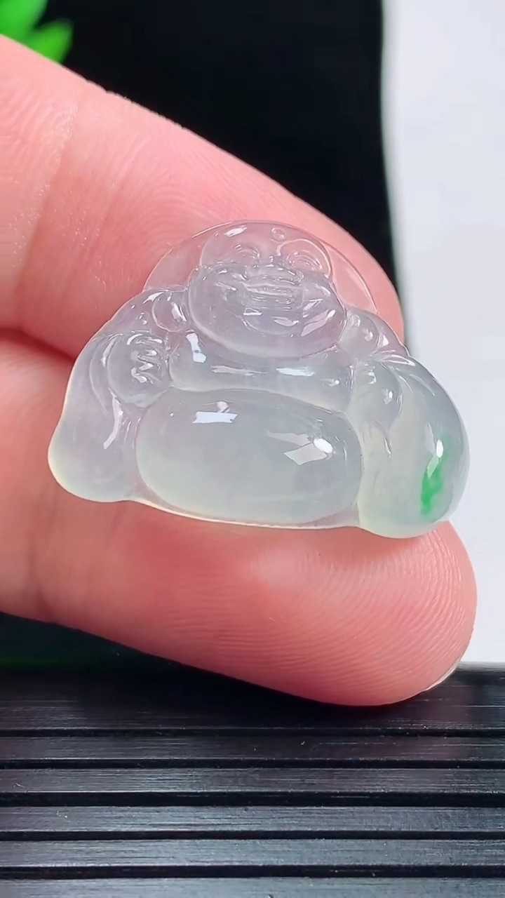 天然A货翡翠布袋佛镶嵌件，尺寸19.5-26-6重量:4.59g
6月1日
