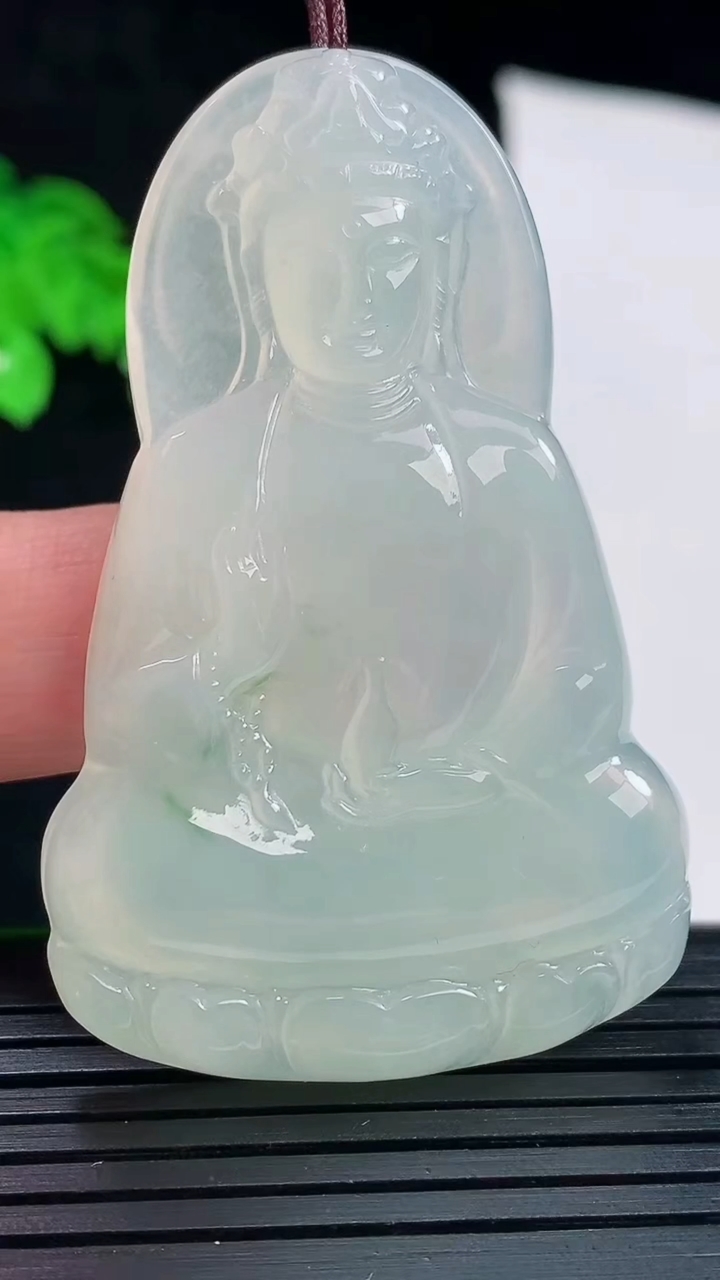 天然A货翡翠素衣观音吊坠，尺寸55.6-36-6重量:22.05g
6月1日