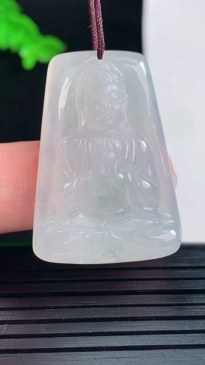 天然A货翡翠飘花大日如来佛吊坠，尺寸3424-5.8重量:8.58g
6月1日