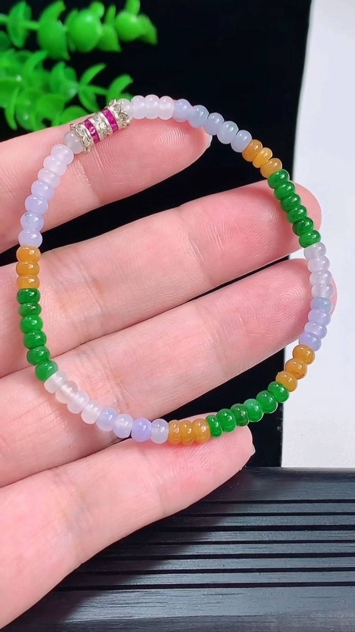 天然A货翡翠三彩算盘珠手串，尺寸4.5-3重量:7.25g6月1日
工厂直销收藏佳品,种好水足，色泽