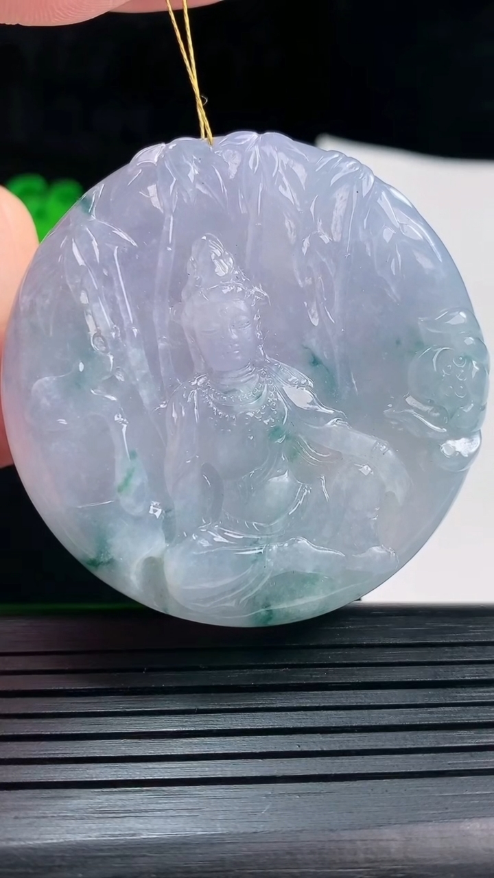 天然A货翡翠紫罗兰 飘花观音菩萨吊坠，尺寸52.5-9重量:56.40g
6月1日