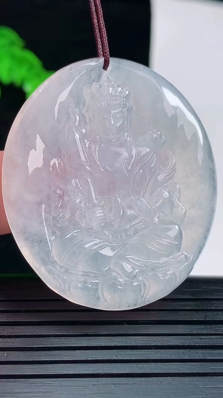 天然A货翡翠虚空藏菩萨吊坠，尺寸43.6-37.5-4.2重量:14.46g
6月1日