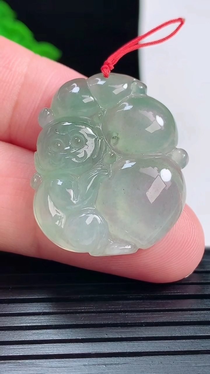 天然A货翡翠生肖猴吊坠，尺寸30.5-25-5.5重量:7.89g
6月1日