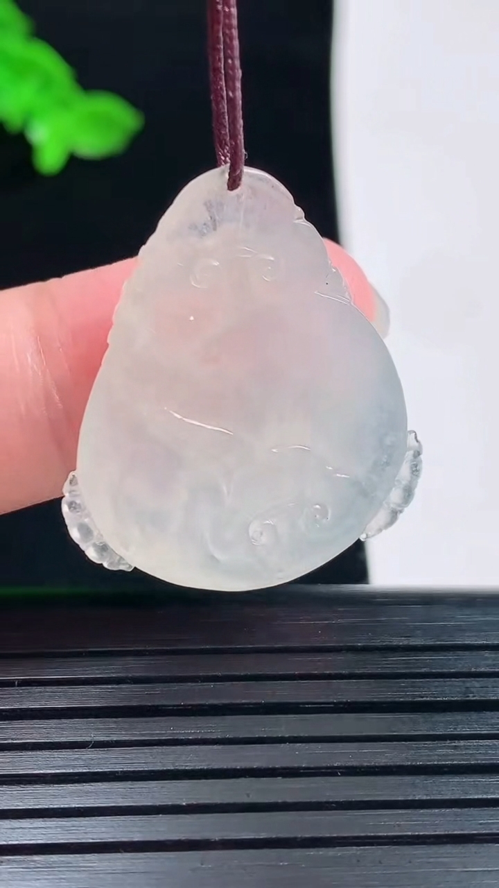 天然A货翡翠龙牌吊坠，尺寸29-25-4重量:5.04g
6月1日