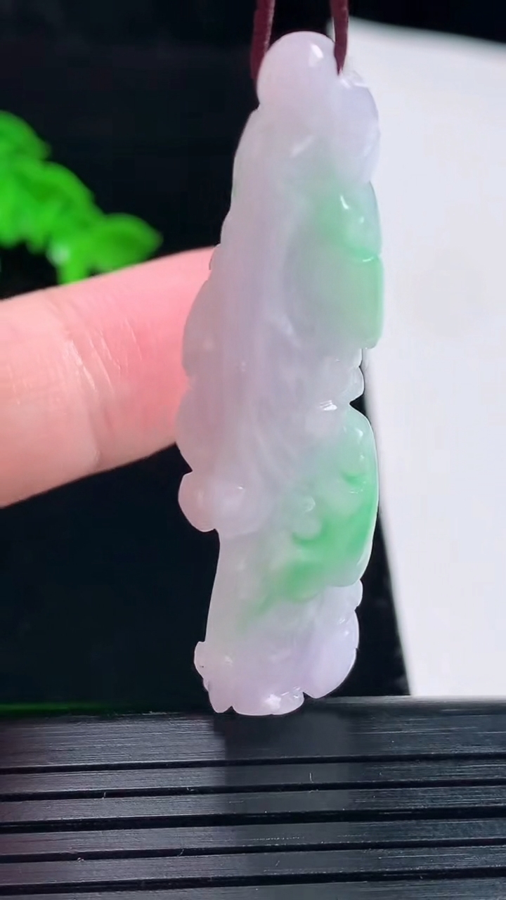 天然A货翡翠春带彩 紫罗兰白菜吊坠，尺寸51-20.5-11重量:17.20g
6月1日