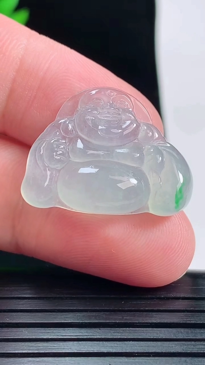 天然A货翡翠布袋佛镶嵌件，尺寸19.5-26-6重量:4.59g
6月1日