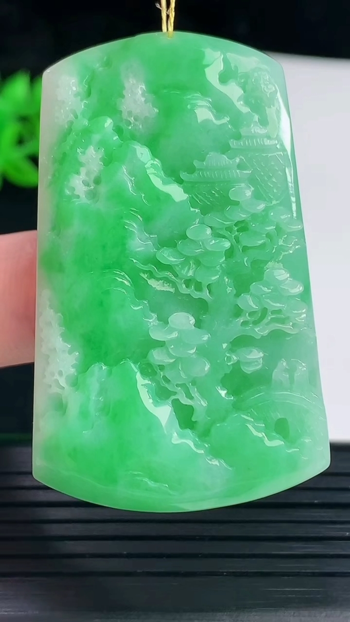 天然A货翡翠山水牌吊坠，尺寸51.6-32-7重量:24.10g
6月2日