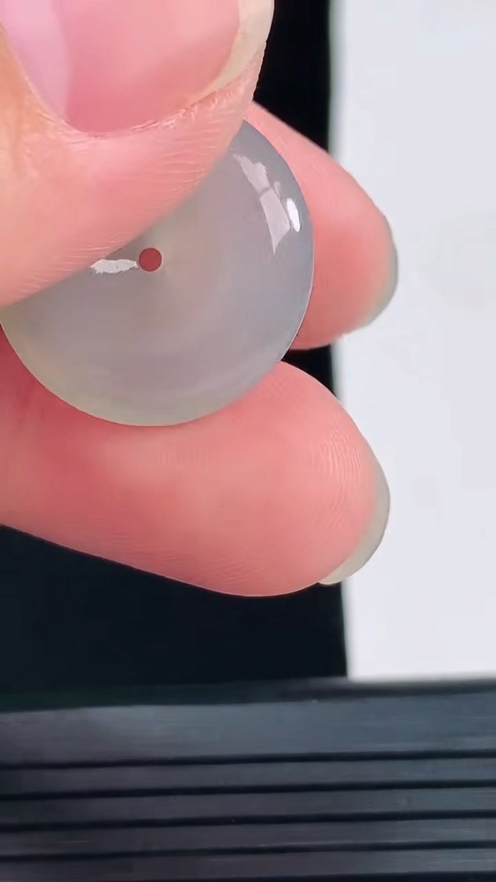 天然A货翡翠平安扣吊坠，尺寸21-5重量:4.21g
6月2日