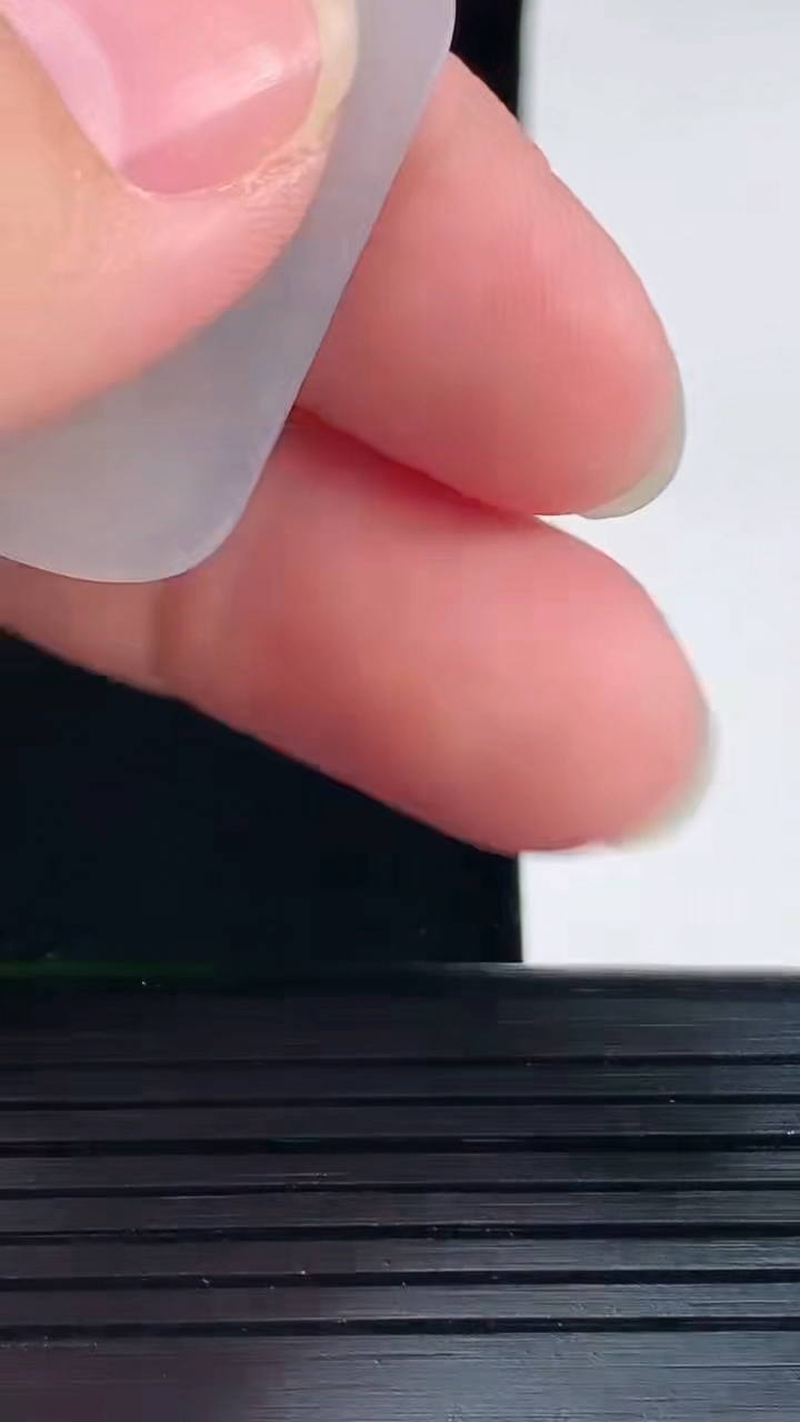 天然A货翡翠生肖马吊坠，尺寸36-27.5-6重量:8.86g
6月2日