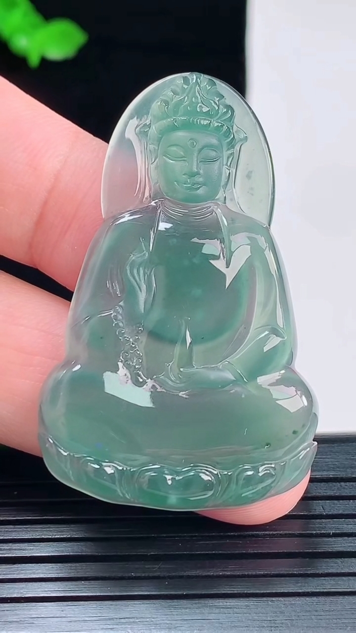 天然A货翡翠素衣观音吊坠，尺寸49-31-4重量:10.15g
6月2日