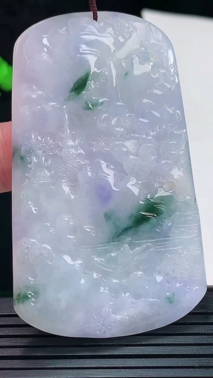 天然A货翡翠紫罗兰 飘花山水牌吊坠，尺寸68-41-5重量:35.91g
6月2日