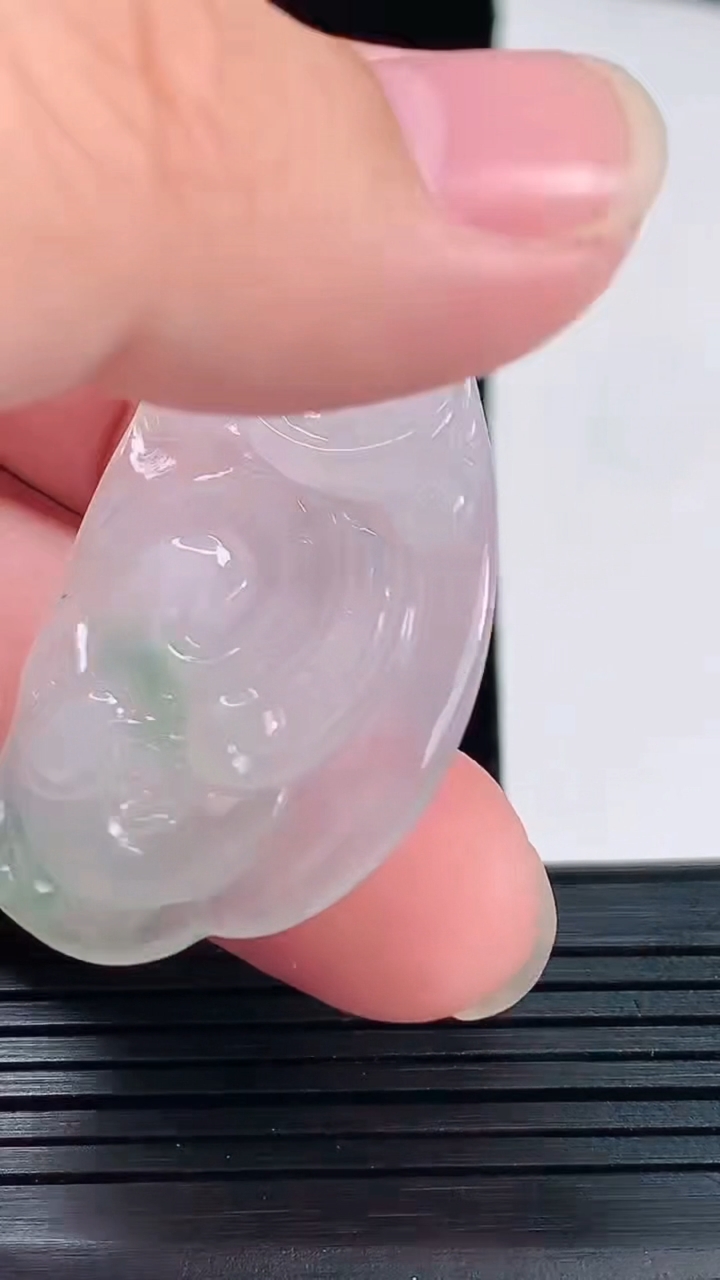 天然A货翡翠仿古龙牌吊坠，尺寸53-27-5.6重量:12.50g
6月2日