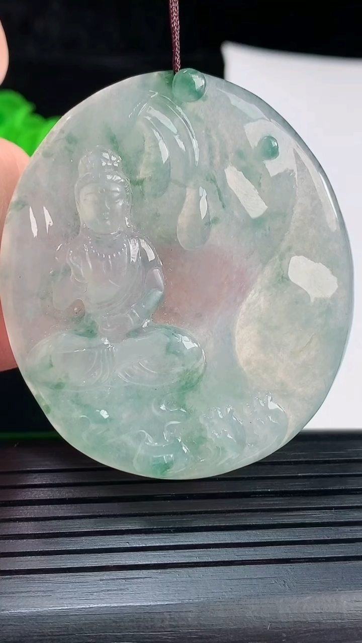 天然A货翡翠飘花观音菩萨吊坠，尺寸55-49-5重量:29.44g
6月2日