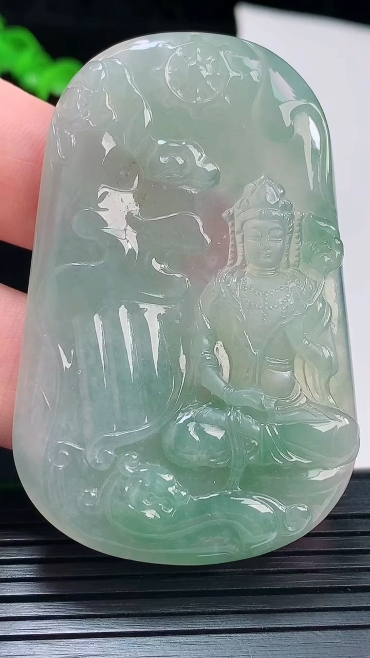 天然A货翡翠大势至菩萨吊坠，尺寸63-40.6-6重量:34.70g
6月2日
