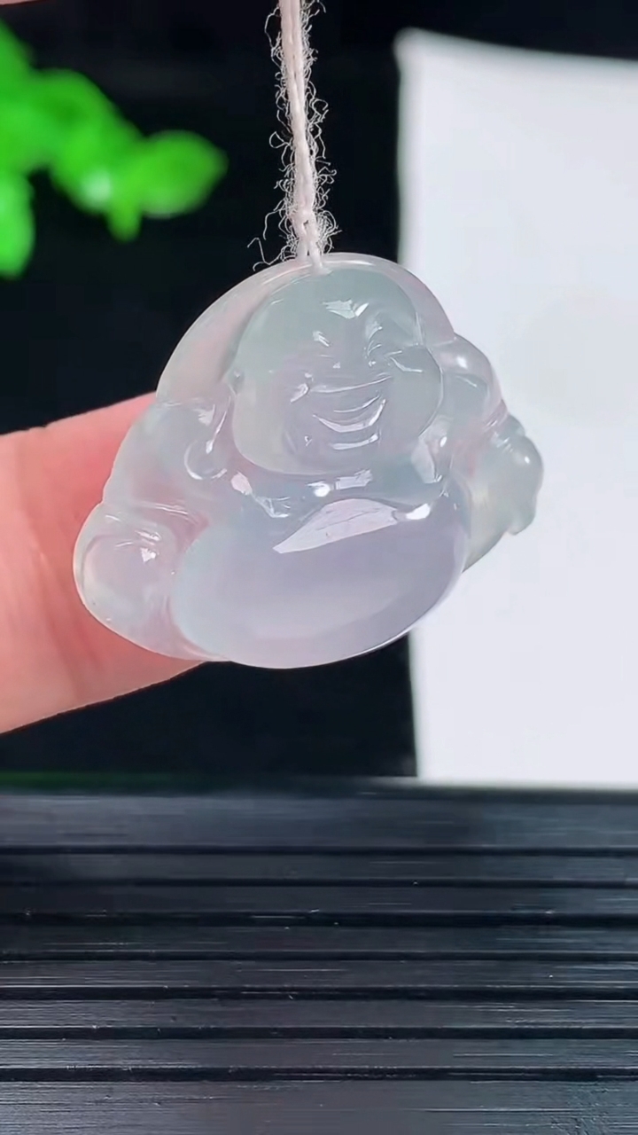 天然A货翡翠种紫罗兰佛公吊坠，尺寸22.5-26-5.8重量:5.35g
6月2日