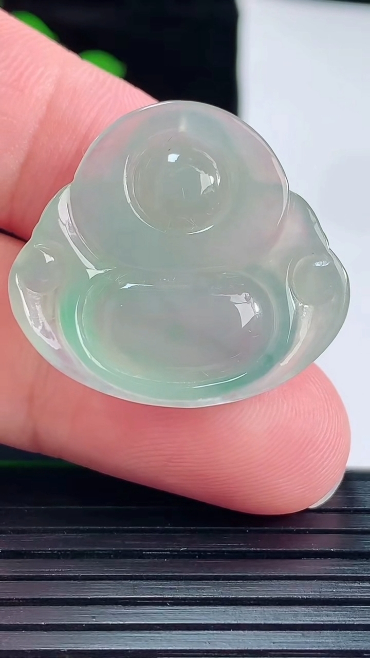 天然A货翡翠佛公吊坠，尺寸26-28.5-5.6重量:6.15g
6月2日
