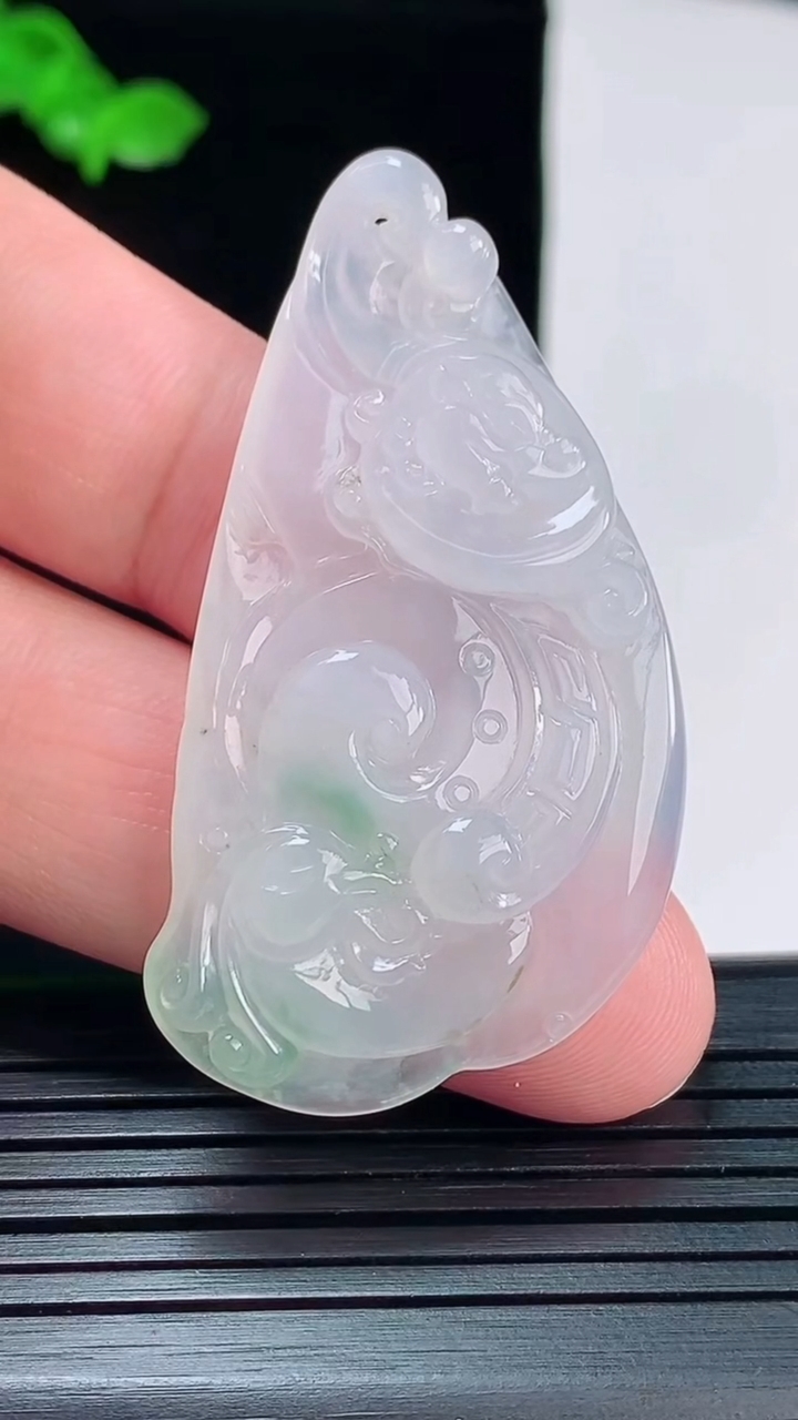 天然A货翡翠仿古龙牌吊坠，尺寸53-27-5.6重量:12.50g
6月2日