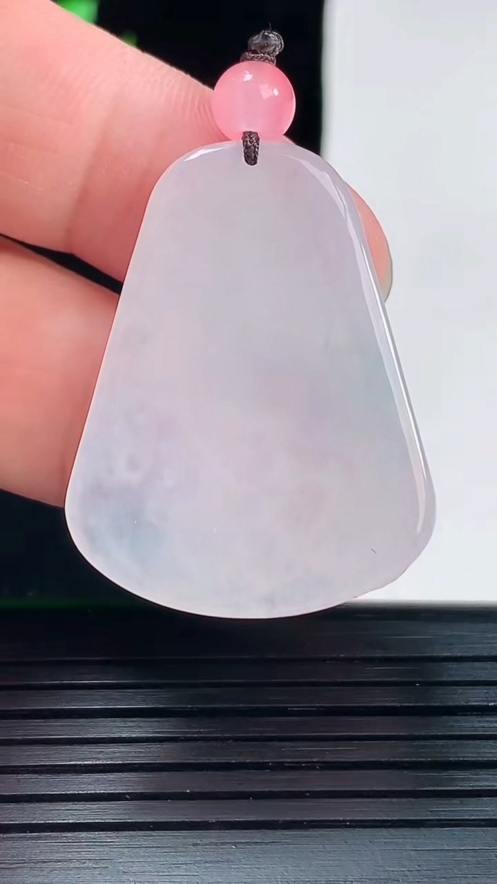 天然A货翡翠生肖马吊坠，尺寸36-27.5-6重量:8.86g
6月2日