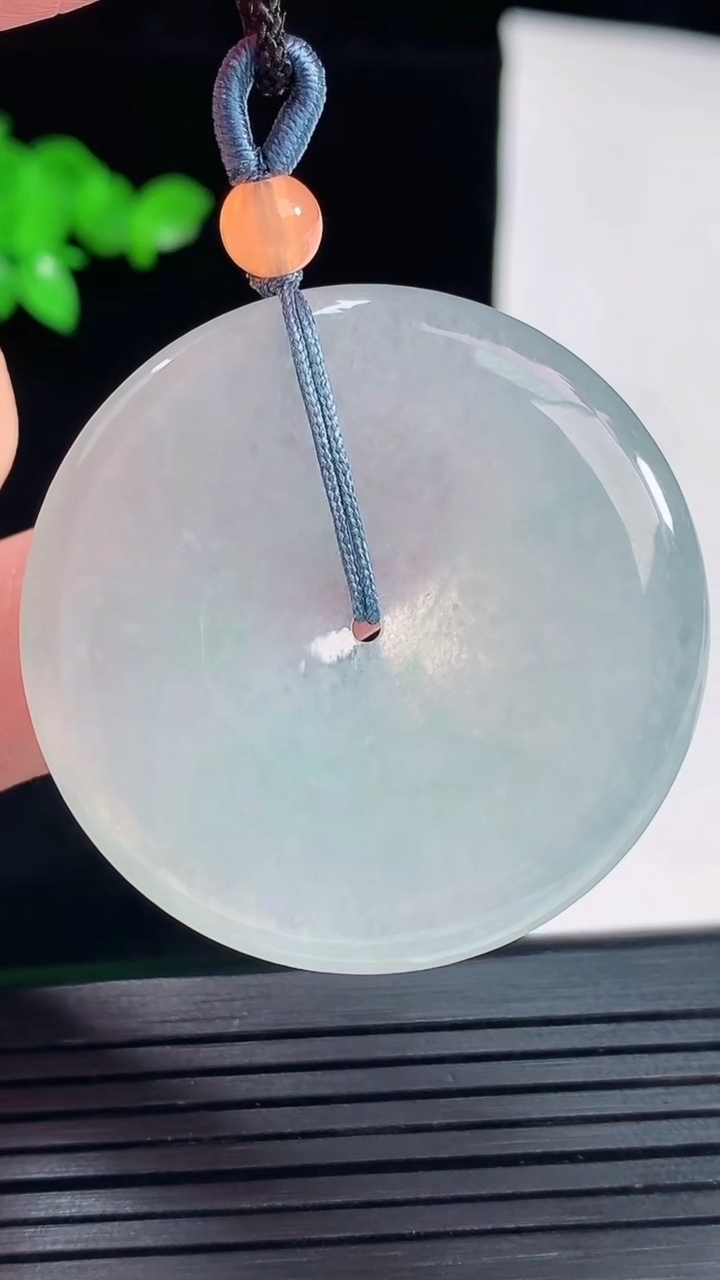 天然A货翡翠平安扣吊坠，尺寸40-5.5重量:19.46g
6月2日