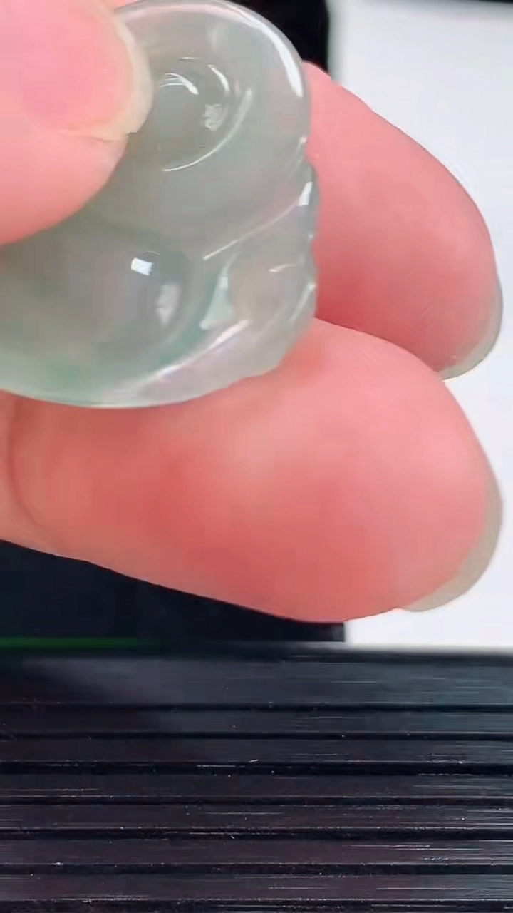 天然A货翡翠佛公吊坠，尺寸26-28.5-5.6重量:6.15g
6月2日