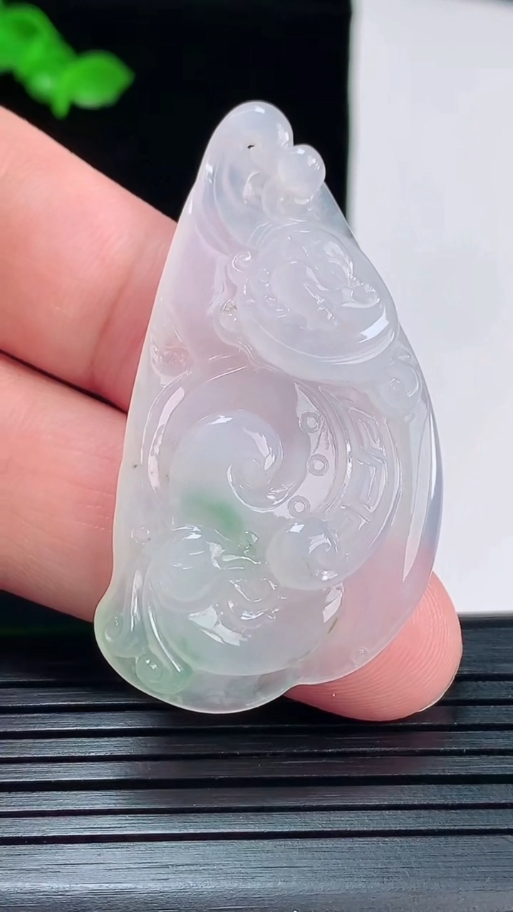天然A货翡翠仿古龙牌吊坠，尺寸53-27-5.6重量:12.50g
6月2日