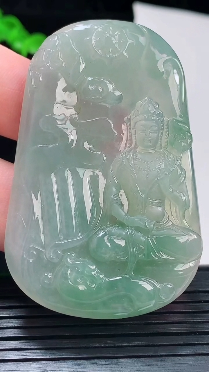 天然A货翡翠大势至菩萨吊坠，尺寸63-40.6-6重量:34.70g
6月2日